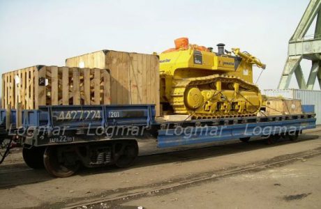 Отправка экскаватора Komatsu D-155А по железной дороге из Красноярска в Карелию